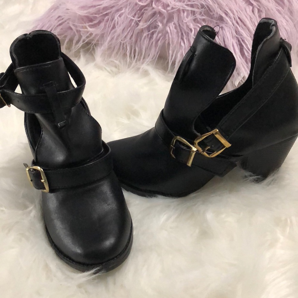 Black chunky heels boots